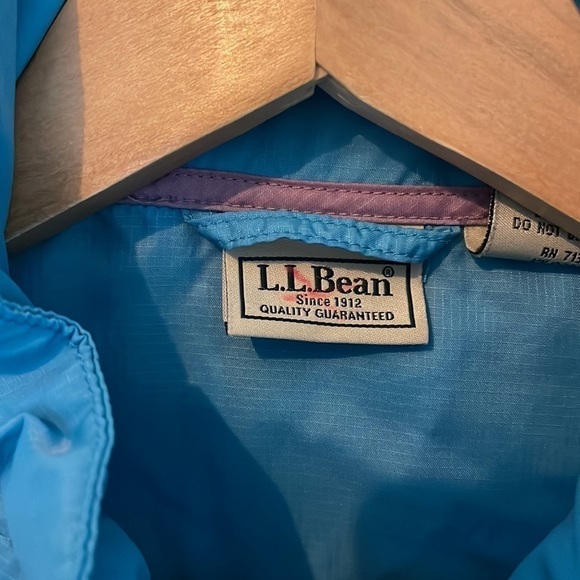 LL Bean Stowaway Windbreaker Jacket - Picture 4 of 16